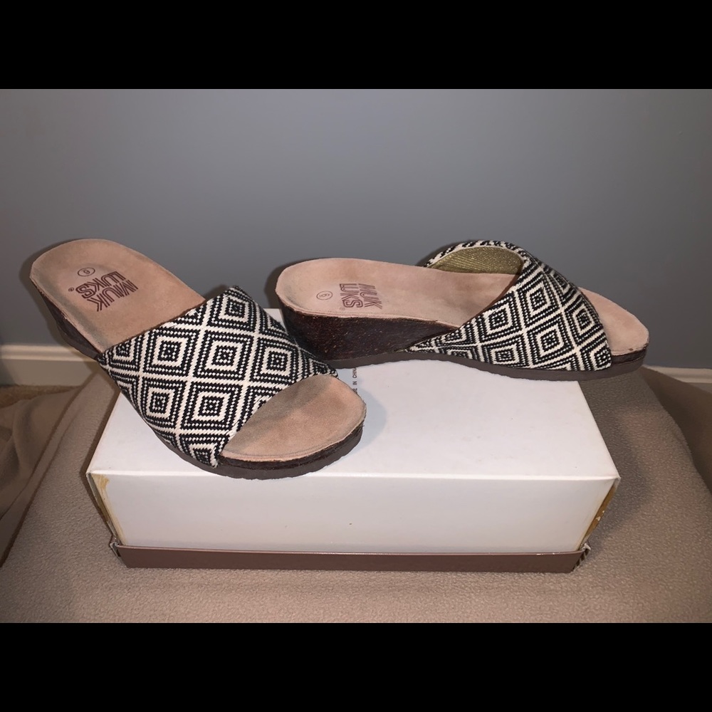 MUK LUKS slide